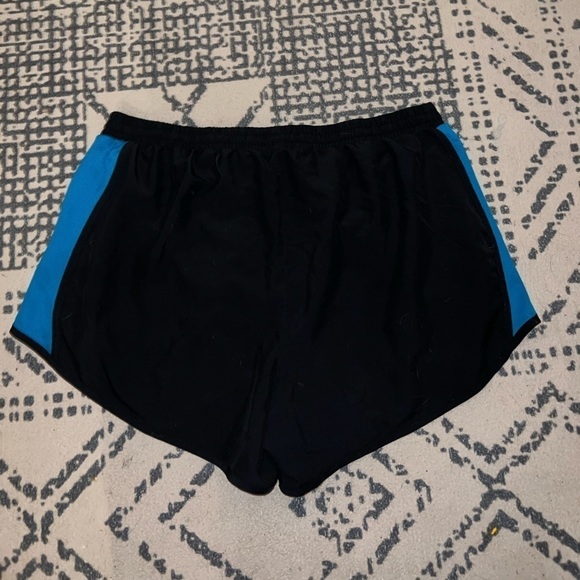 Under Armour Shorts - Picture 2 of 3